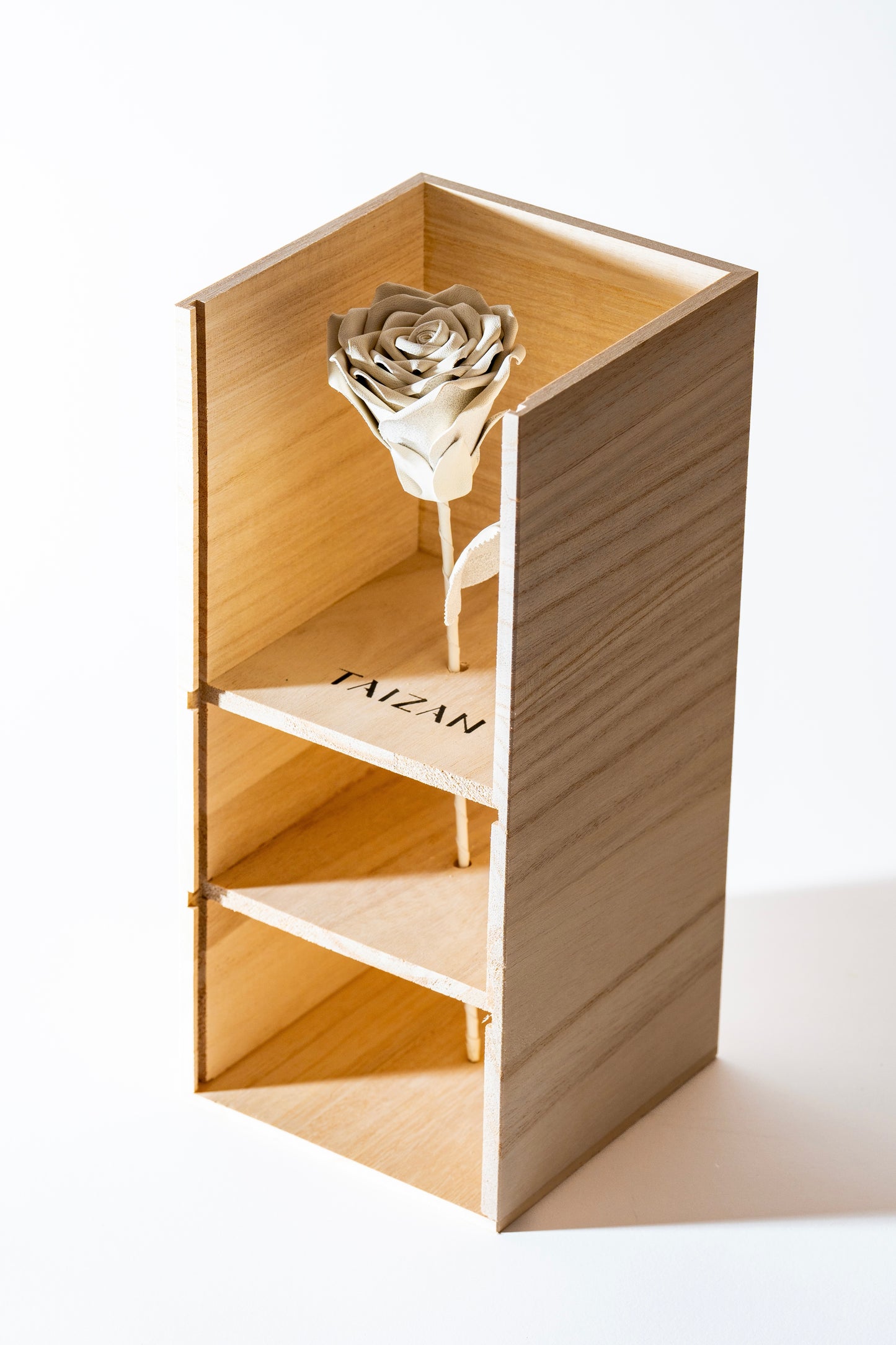 TAIZAN Leather Rose - White