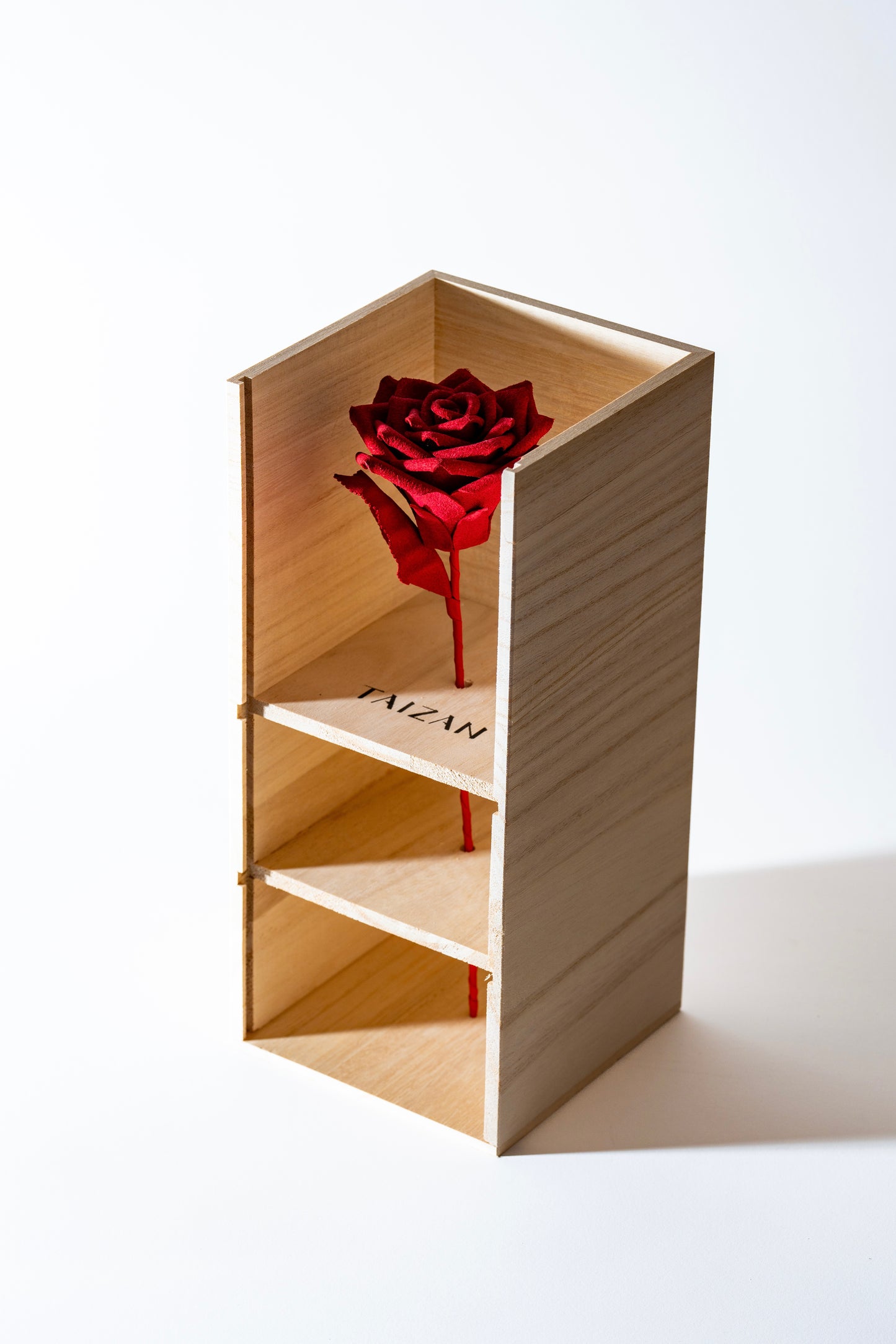 TAIZAN Leather Rose -Red
